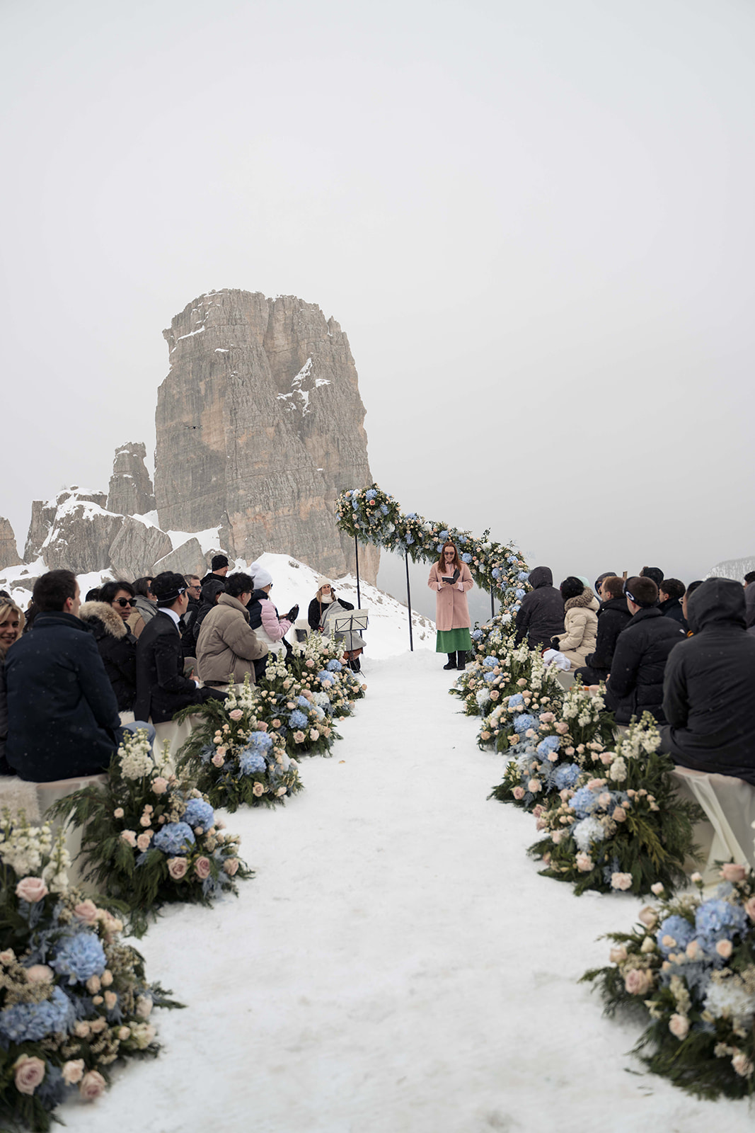 Elopement e matrimonio esclusivo nelle Dolomiti, a Cortina d’Ampezzo, sul Lago di Garda e nelle location più romantiche del Veneto: scenari naturali unici e atmosfere eleganti per un destination wedding indimenticabile in Italia